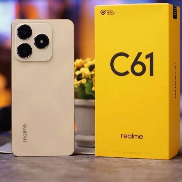 Infinix SMART 8 HD स्मार्टफोन का बॉक्स और गोल्डन बैक पैनल दिखाता हुआ